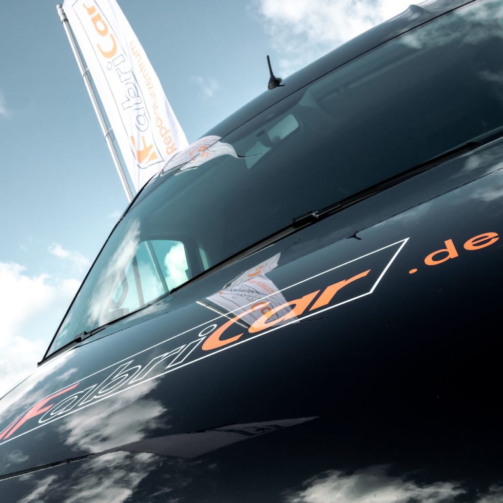 Crossmediale Content-Produktion: Foto, Video und Grafik aus einer Hand für FabriCar Kfz-Reparaturzentrum, Bad Aibling – geschmacksRaum® WERBEAGENTUR