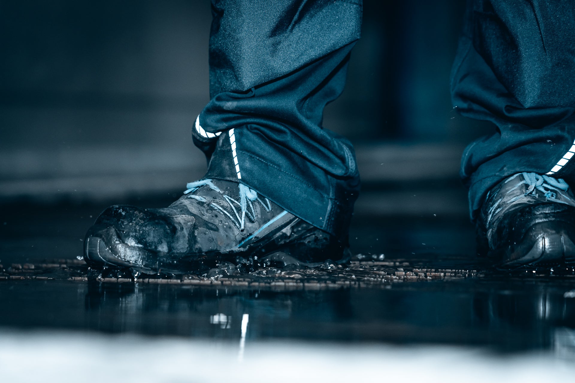 Moody Detailaufnahme aus der Ausbildungswerkstatt für EMPL Anlagen – Recruiting-Content von geschmacksRaum® WERBEAGENTUR