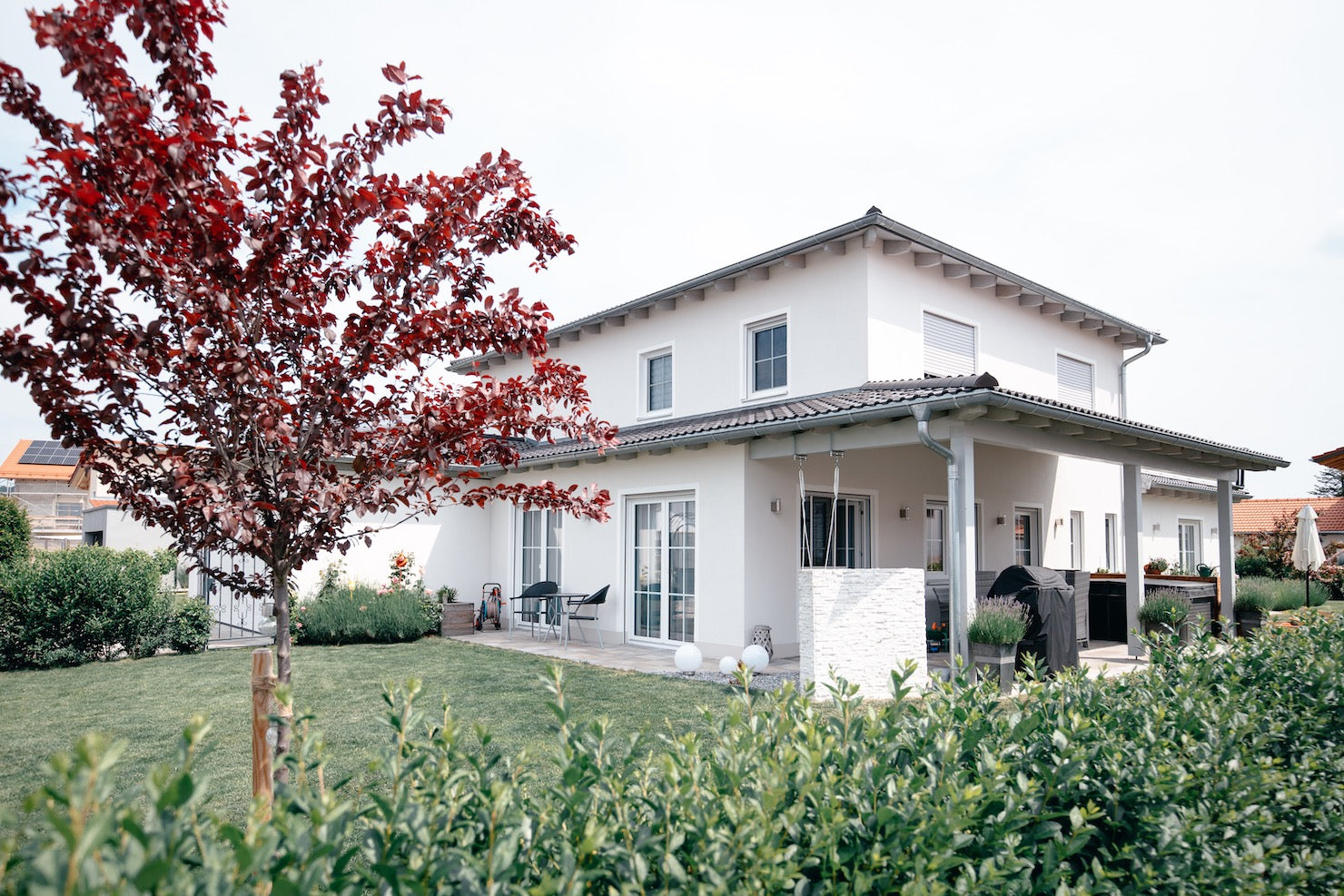 Architekturfotografie für hochwertige Immobilien und Gewerbeobjekte – Projekt FischerBau, Bauträger, Weidenbach – geschmacksRaum® WERBEAGENTUR