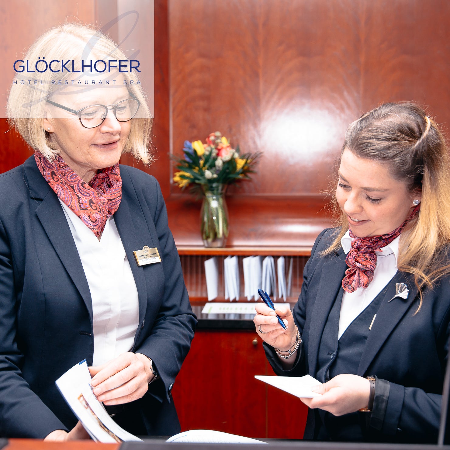 Professioneller Check-in Bereich: Hotelfotografie für den ersten Eindruck – Projekt Glöcklhofer – geschmacksRaum® WERBEAGENTUR