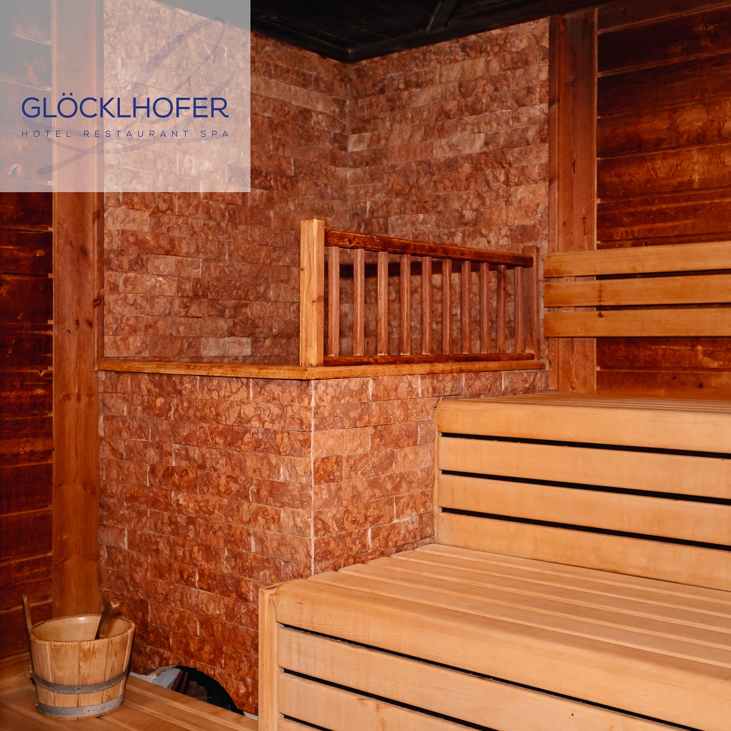 Wellness-Fotografie und stimmungsvolle Spa-Impressionen für das Hotel Glöcklhofer - Saune in braunen Farbtönen – High-End Bildsprache von geschmacksRaum® WERBEAGENTUR