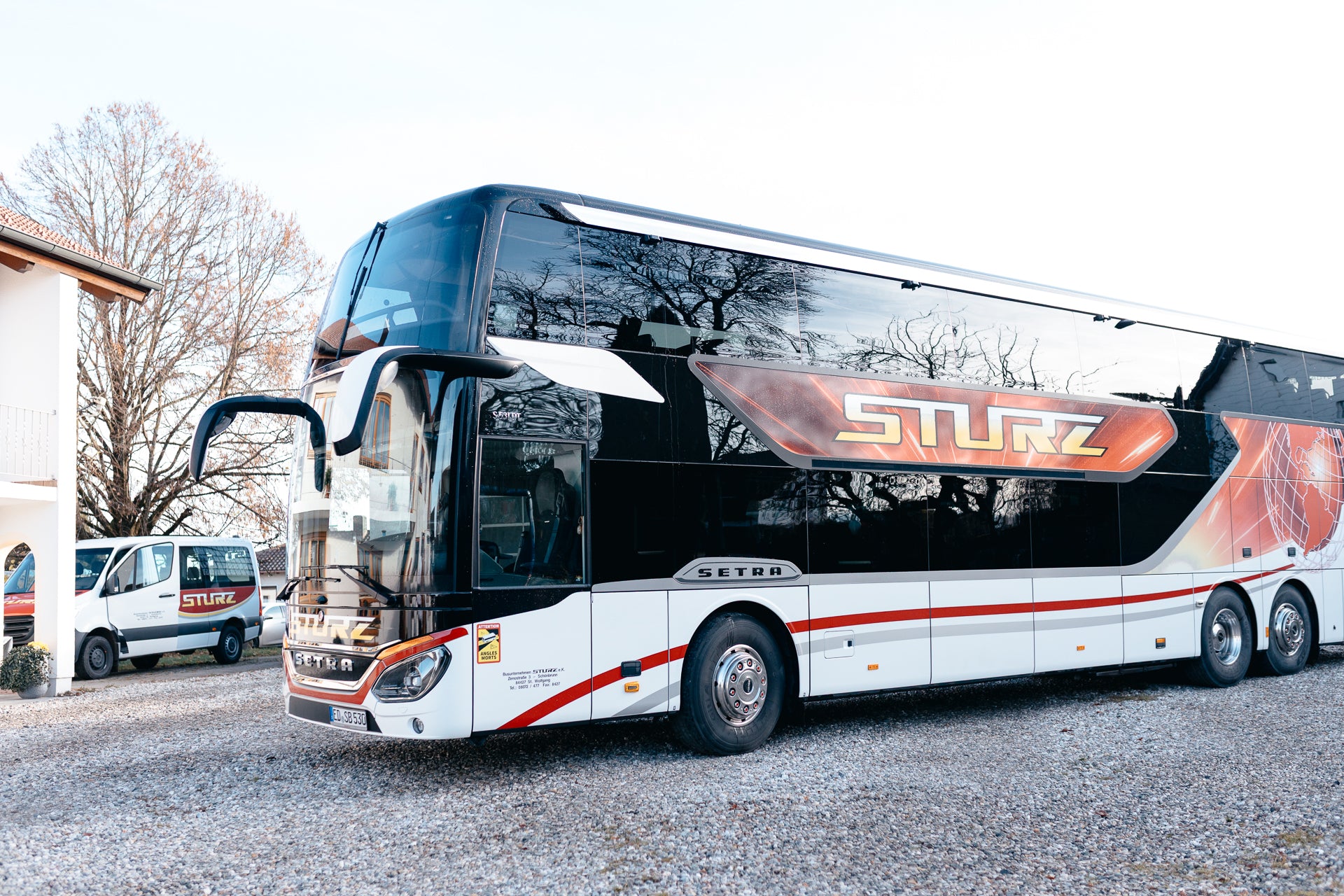 Authentische Business-Fotografie und Mitarbeiterporträts für STURZ Reisen (Busunternehmen), Sankt Wolfgang – geschmacksRaum® WERBEAGENTUR