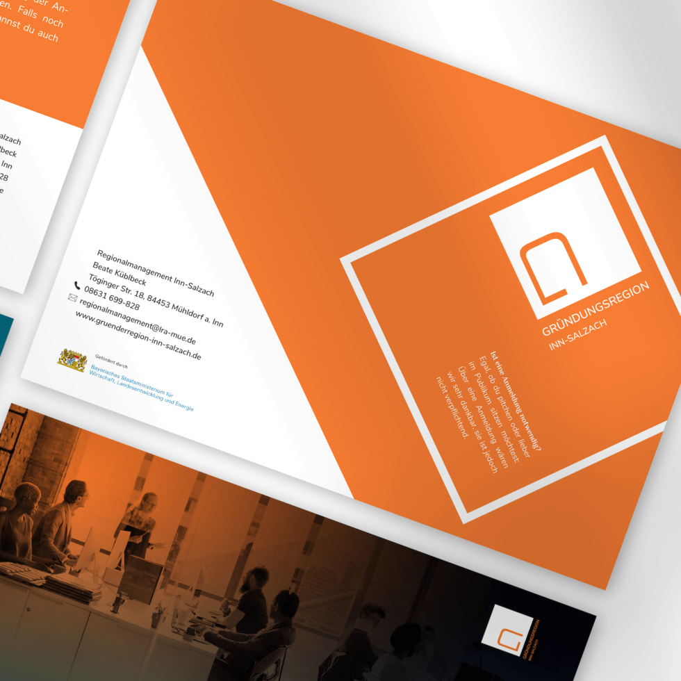Nahaufnahme einer Broschüre für die Gründungsregion Inn-Salzach, ein Projekt der Landkreise Mühldorf a. Inn und Altötting – Editorial Design und Layout von geschmacksRaum® WERBEAGENTUR